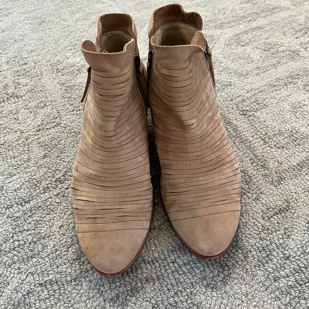 Used authentic Paul Green perforated bootie in beige size 37